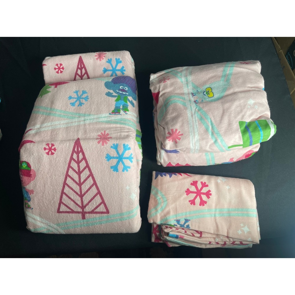 DreamWorks Trolls World Tour Pink Flannel Sheet Set Winter Snowflake Poppy 3pc